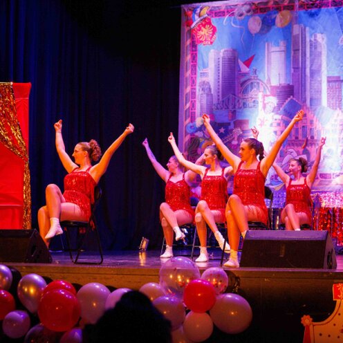 Schautanz der Danicng Angels mit dem Motto Hamburg Live und in Farbe